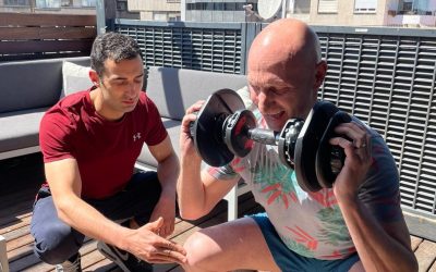 Cómo elegir un entrenador personal para mayores: señales, preguntas y errores a evitar