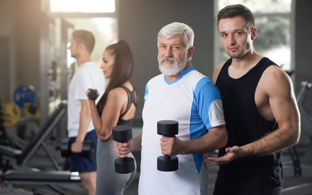 Entrenar en casa siendo mayor: cómo montar una rutina efectiva sin gimnasio